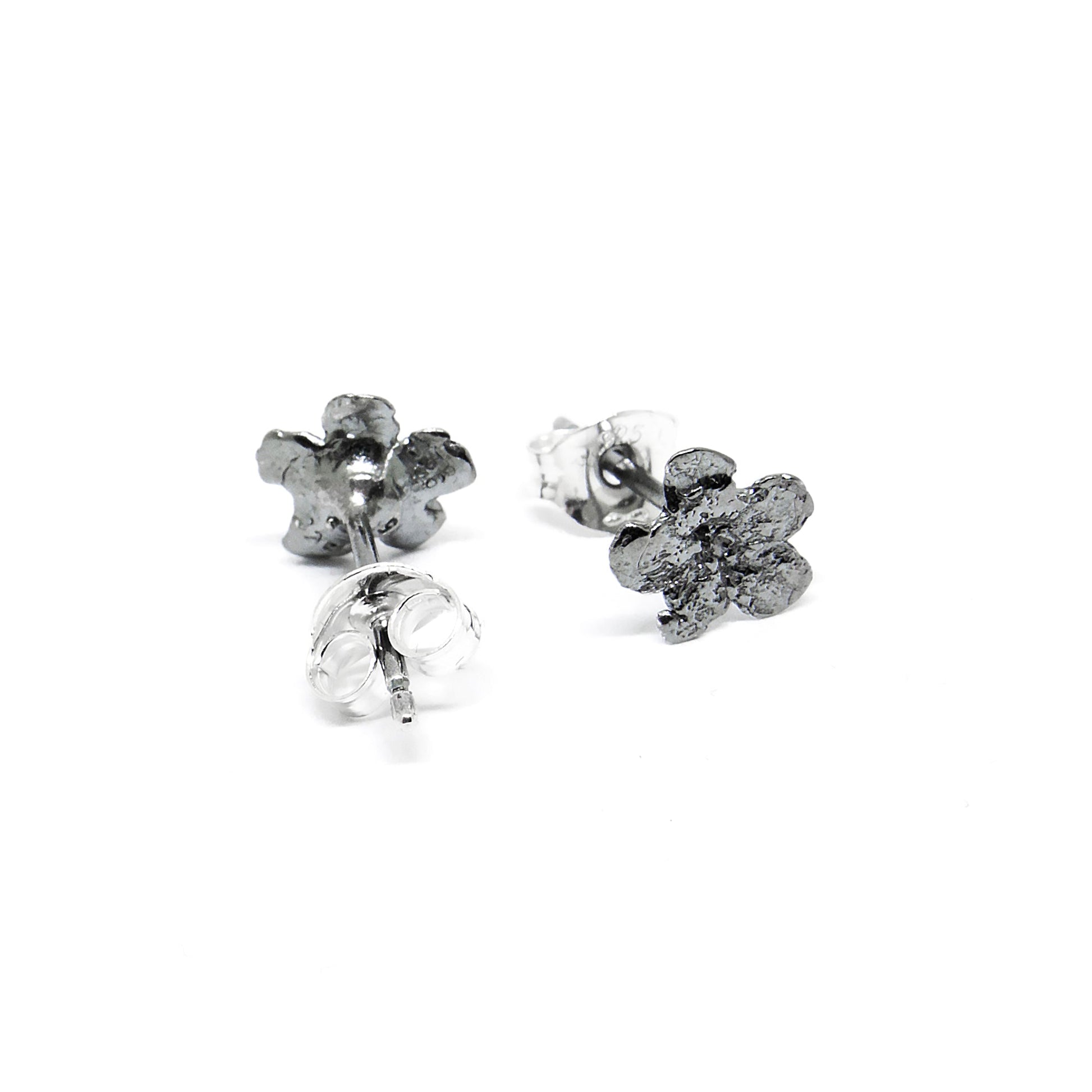 Earrings - SPRING Forget - Me - Not - Organic LifestyleEarrings - SPRING Forget - Me - NotEarrings - SPRING Forget - Me - NotAgnes Veski JewelleryOrganic Lifestylespring-vaike-meelespea-korvarongad-agnesveski-kullatudGold
