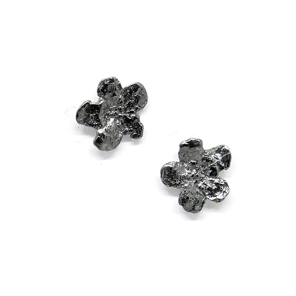 Earrings - SPRING Forget - Me - Not - Organic LifestyleEarrings - SPRING Forget - Me - NotEarrings - SPRING Forget - Me - NotAgnes Veski JewelleryOrganic Lifestylespring-vaike-meelespea-korvarongad-agnesveski-kullatudGold