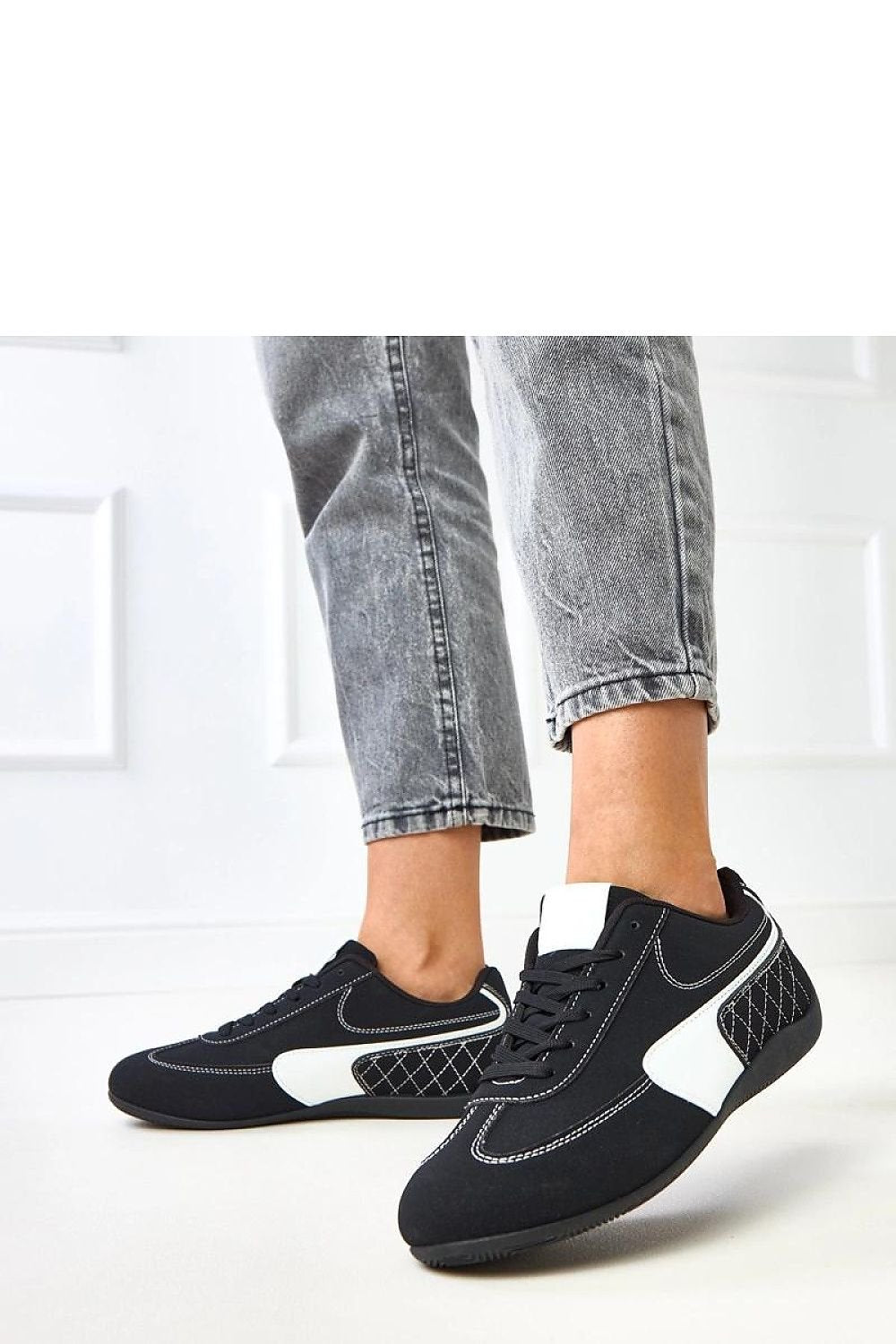 Ekologiska Sneakers i Ekologiskt Veganskt mockaläder med vita detaljer - Solea - Organic LifestyleEkologiska Sneakers i Ekologiskt Veganskt mockaläder med vita detaljer - Solea36 Sport Shoes model 218147 Solea SoleaOrganic Lifestyle218147_1243200Svart