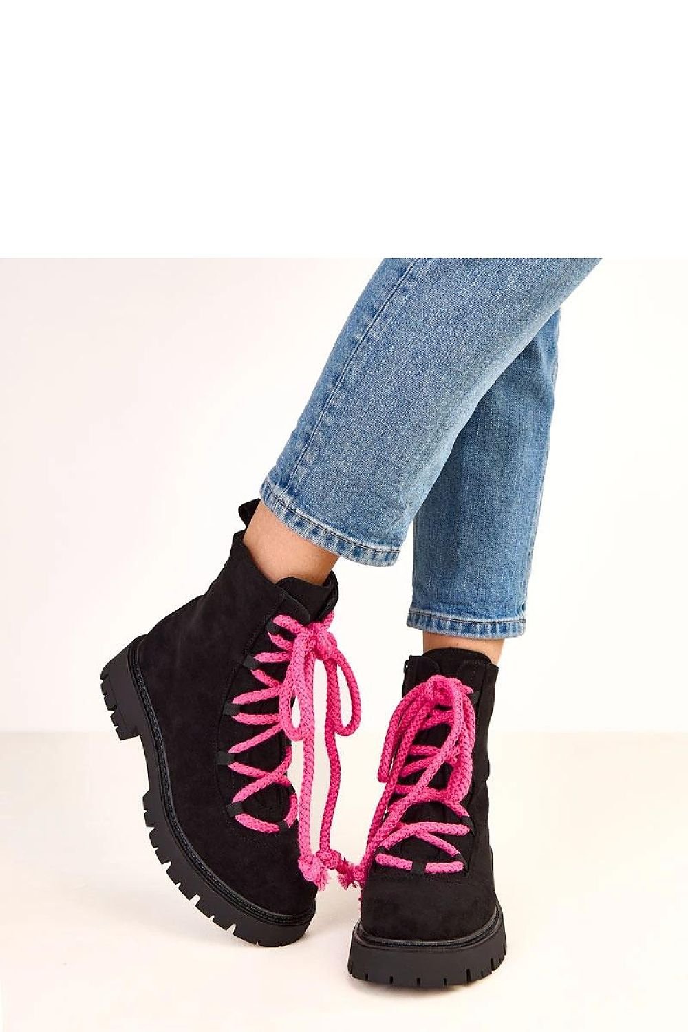 Ekologiska svarta Boots i högkvalitativt Ekologiskt Veganskt mockaläder med rosa snörning - Solea - Organic LifestyleEkologiska svarta Boots i högkvalitativt Ekologiskt Veganskt mockaläder med rosa snörning - Solea36 Boots model 220571 Solea SoleaOrganic Lifestyle220571_1253496black