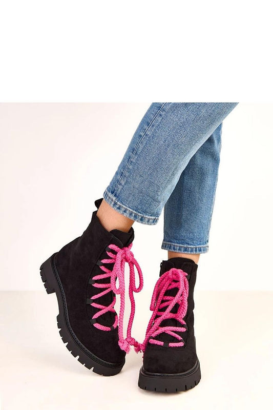 Ekologiska svarta Boots i högkvalitativt Ekologiskt Veganskt mockaläder med rosa snörning - Solea - Organic LifestyleEkologiska svarta Boots i högkvalitativt Ekologiskt Veganskt mockaläder med rosa snörning - Solea36 Boots model 220571 Solea SoleaOrganic Lifestyle220571_1253496black