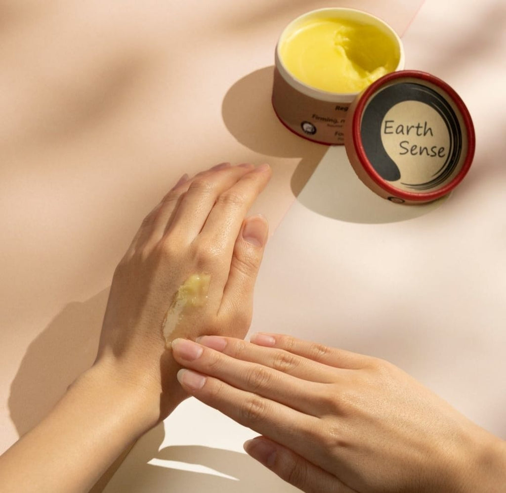 Ekologiskt essentiellt balsam för män med sandelträ 100ml - För ansikte, skägg, händer och hela kroppen - Organic LifestyleEkologiskt essentiellt balsam för män med sandelträ 100ml - För ansikte, skägg, händer och hela kroppenOrganic Men's Essential Balm with Sandalwood 100ml - For Face, beard, hands & whole body - EarthsenseorganicsEarthsenseorganicsOrganic LifestyleBBH023770010568032