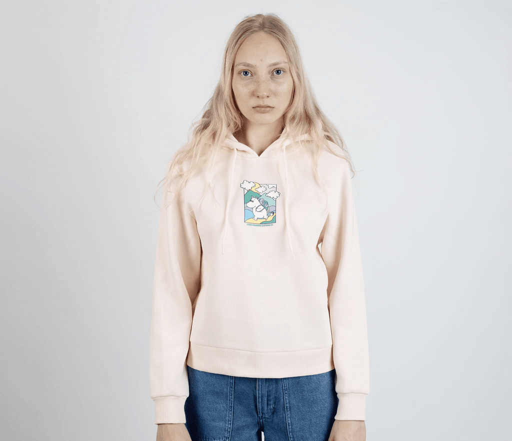 Moomintroll's Adventure Hoodie Ladies - Light Pink - Organic LifestyleMoomintroll's Adventure Hoodie Ladies - Light PinkMoomintroll's Adventure Hoodie Ladies - Light PinkMoomin by NordicBuddiesOrganic LifestyleMOOMIN50S-XXLXXL