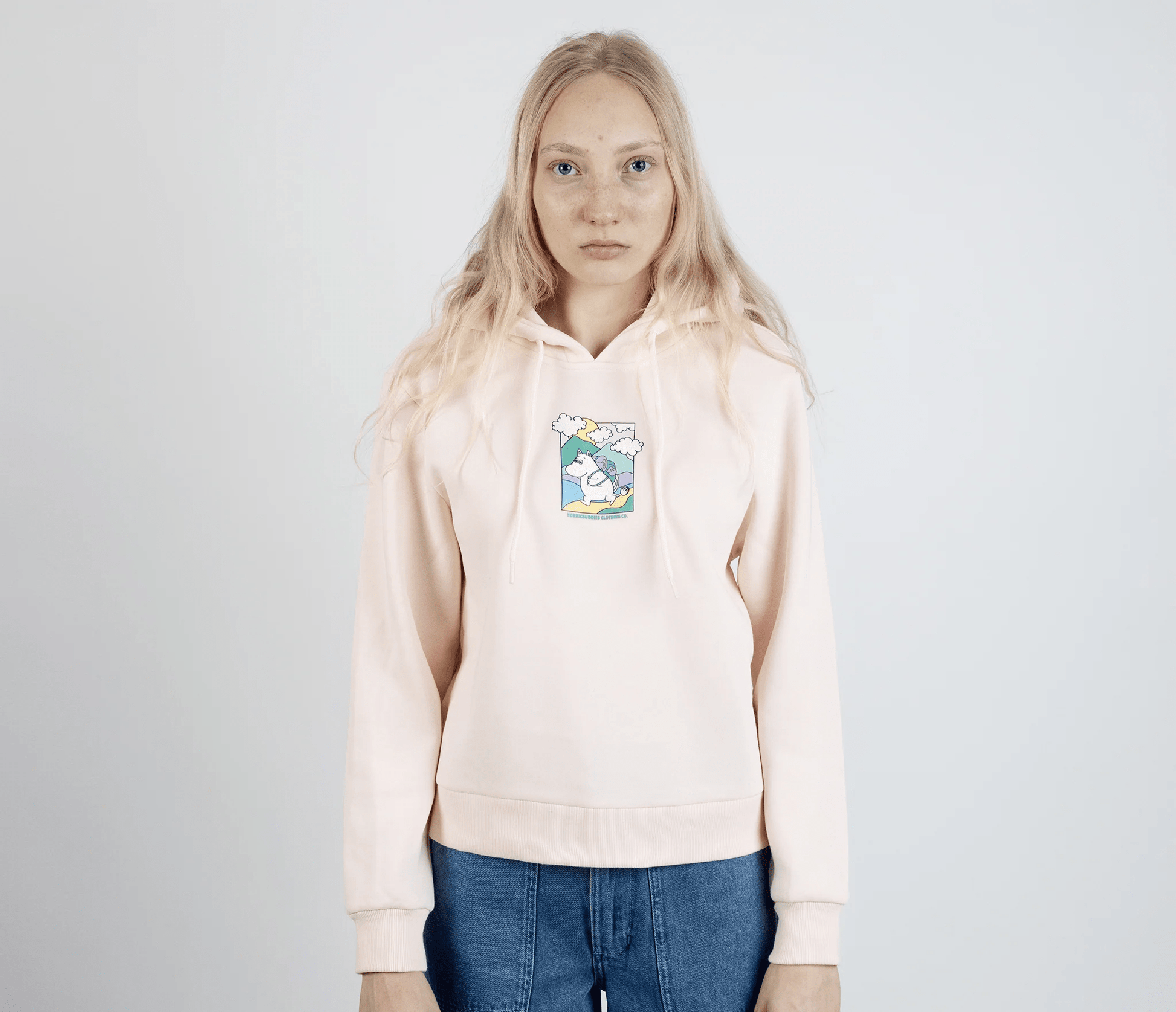 Moomintroll's Adventure Hoodie Ladies - Light Pink - Organic LifestyleMoomintroll's Adventure Hoodie Ladies - Light PinkMoomintroll's Adventure Hoodie Ladies - Light PinkMoomin by NordicBuddiesOrganic LifestyleMOOMIN50S-XXLXXL