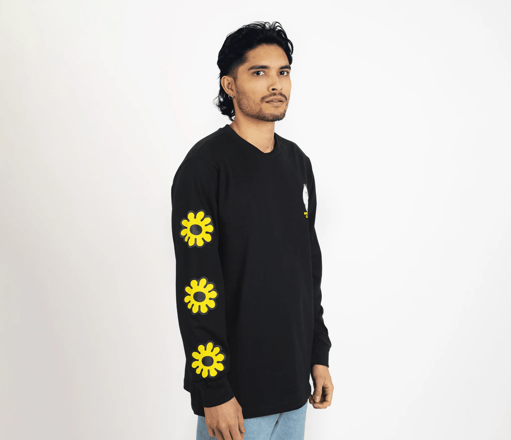 Moomintroll's Flower Longsleeve Shirt With Cuffrib Unisex - Black - Organic LifestyleMoomintroll's Flower Longsleeve Shirt With Cuffrib Unisex - BlackMoomintroll's Flower Longsleeve Shirt With Cuffrib Unisex - BlackMoomin by NordicBuddiesOrganic LifestyleMOOMIN54A-XXLXXL