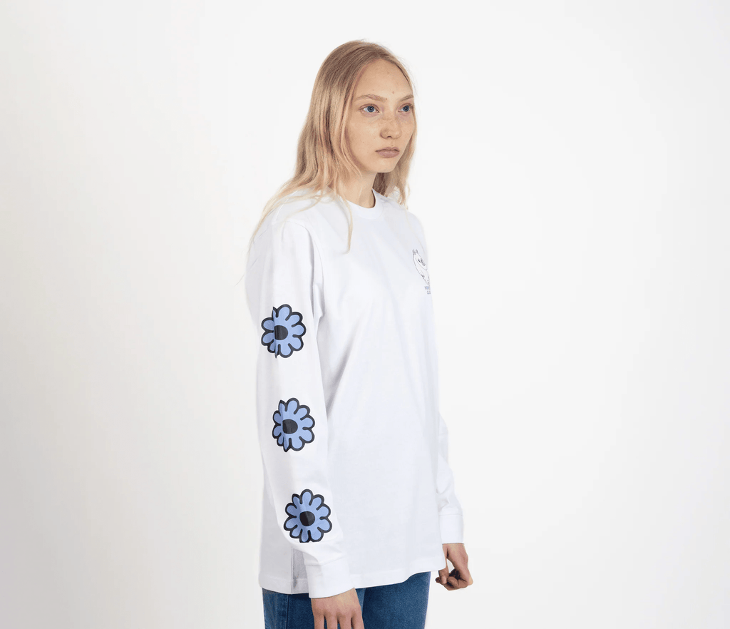 Moomintroll's Flower Longsleeve Shirt With Cuffrib Unisex - White - Organic LifestyleMoomintroll's Flower Longsleeve Shirt With Cuffrib Unisex - WhiteMoomintroll's Flower Longsleeve Shirt With Cuffrib Unisex - WhiteMoomin by NordicBuddiesOrganic LifestyleMOOMIN54B-XXLXXL