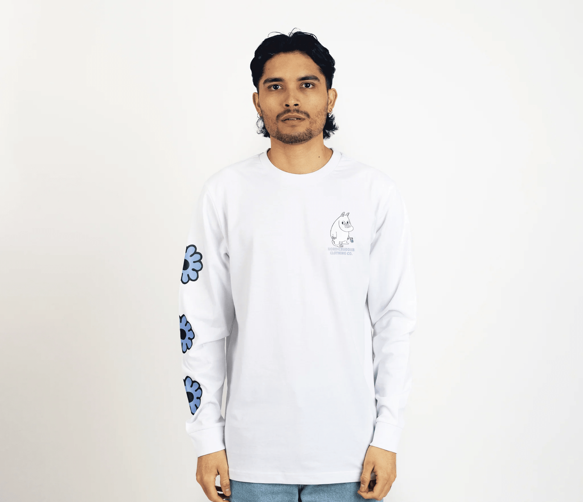 Moomintroll's Flower Longsleeve Shirt With Cuffrib Unisex - White - Organic LifestyleMoomintroll's Flower Longsleeve Shirt With Cuffrib Unisex - WhiteMoomintroll's Flower Longsleeve Shirt With Cuffrib Unisex - WhiteMoomin by NordicBuddiesOrganic LifestyleMOOMIN54B-XXLXXL