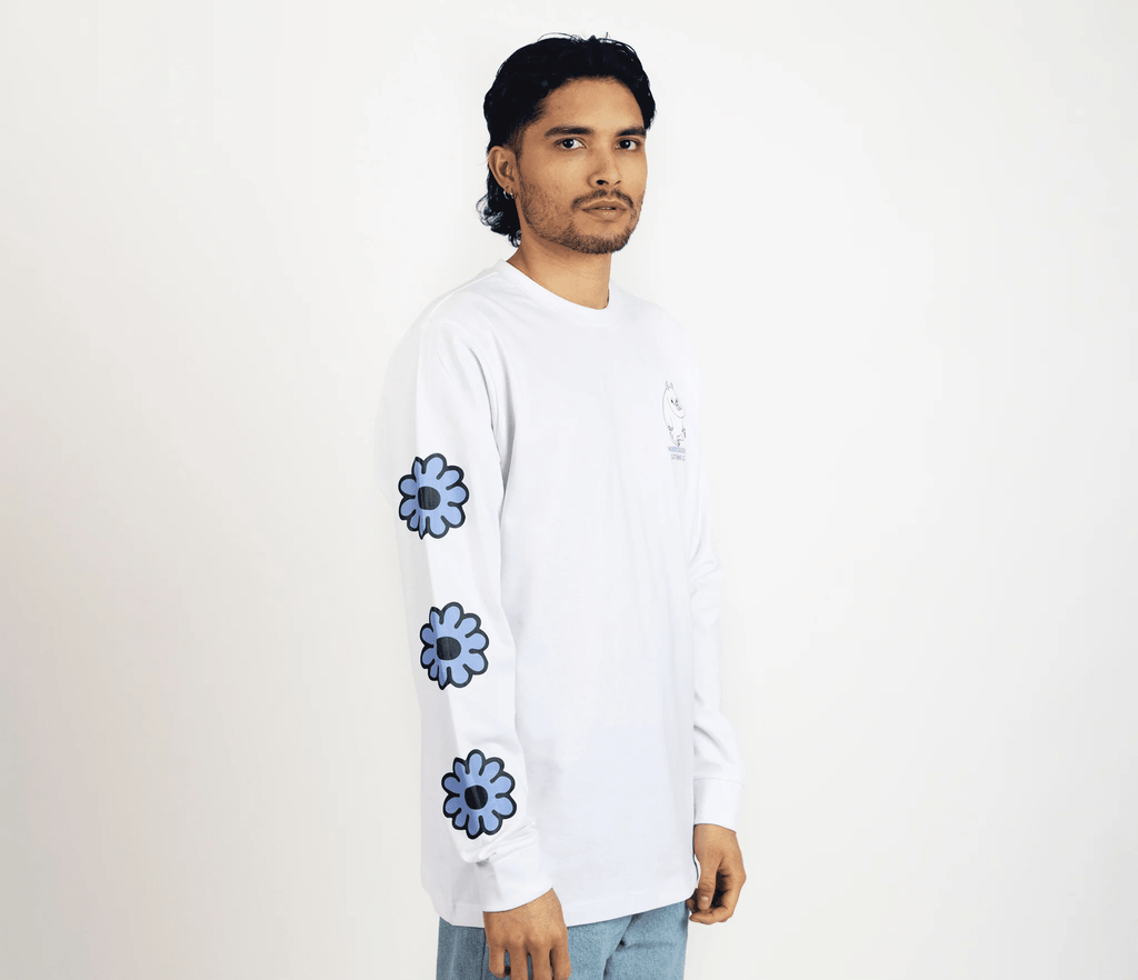 Moomintroll's Flower Longsleeve Shirt With Cuffrib Unisex - White - Organic LifestyleMoomintroll's Flower Longsleeve Shirt With Cuffrib Unisex - WhiteMoomintroll's Flower Longsleeve Shirt With Cuffrib Unisex - WhiteMoomin by NordicBuddiesOrganic LifestyleMOOMIN54B-XXLXXL