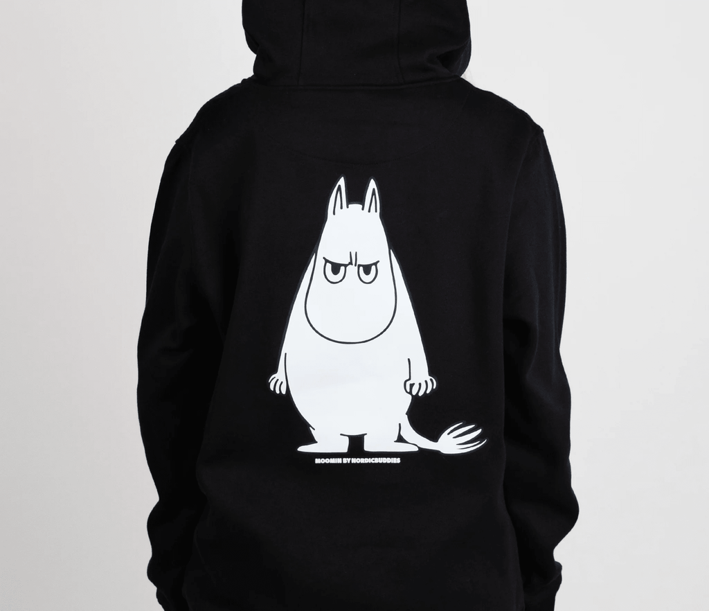 Moomintroll's Temper Hoodie Unisex - Black - Organic LifestyleMoomintroll's Temper Hoodie Unisex - BlackMoomintroll's Temper Hoodie Unisex - BlackMoomin by NordicBuddiesOrganic LifestyleMOOMIN50Q-XXLXXL