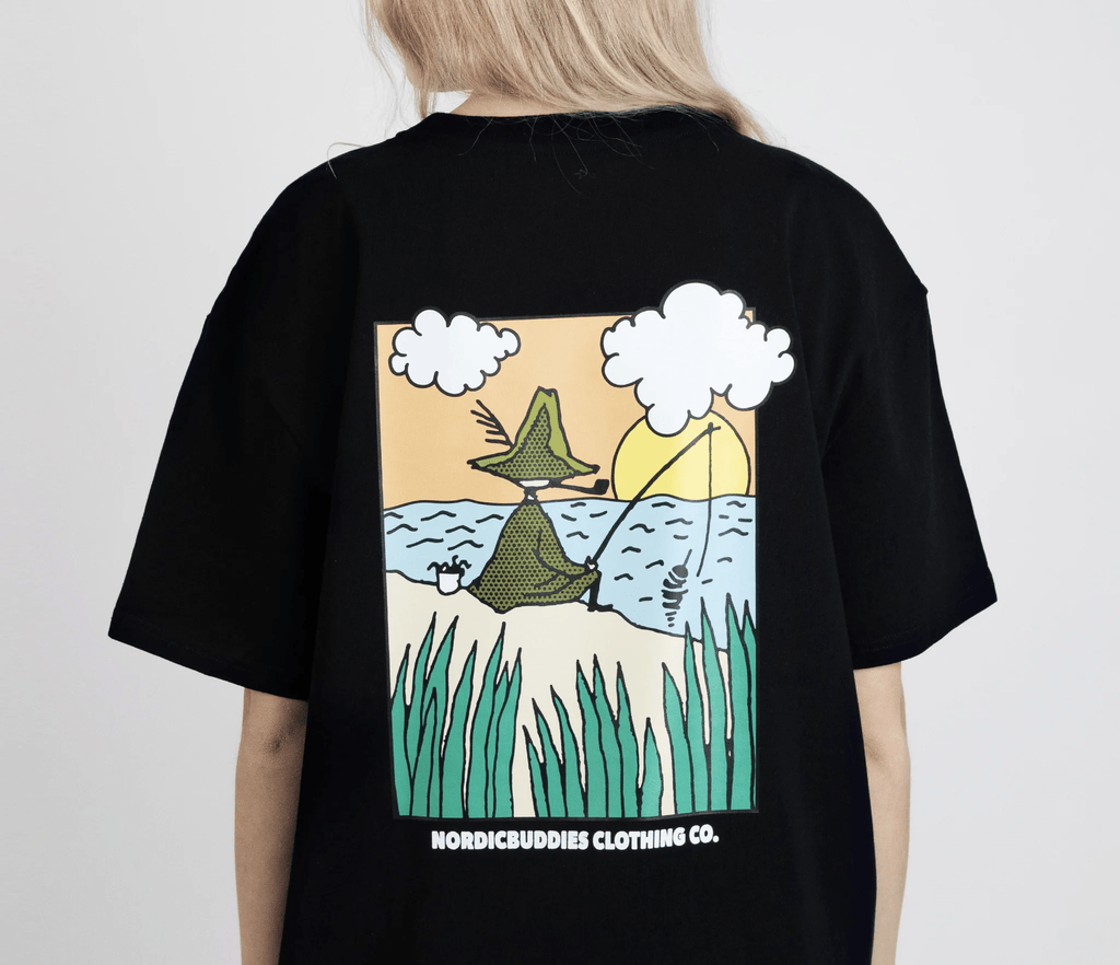 Snufkin Fishing T-Shirt Unisex - Black - Organic LifestyleSnufkin Fishing T-Shirt Unisex - BlackSnufkin Fishing T-Shirt Unisex - BlackMoomin by NordicBuddiesOrganic LifestyleSNUFKIN52D-XXLXXL