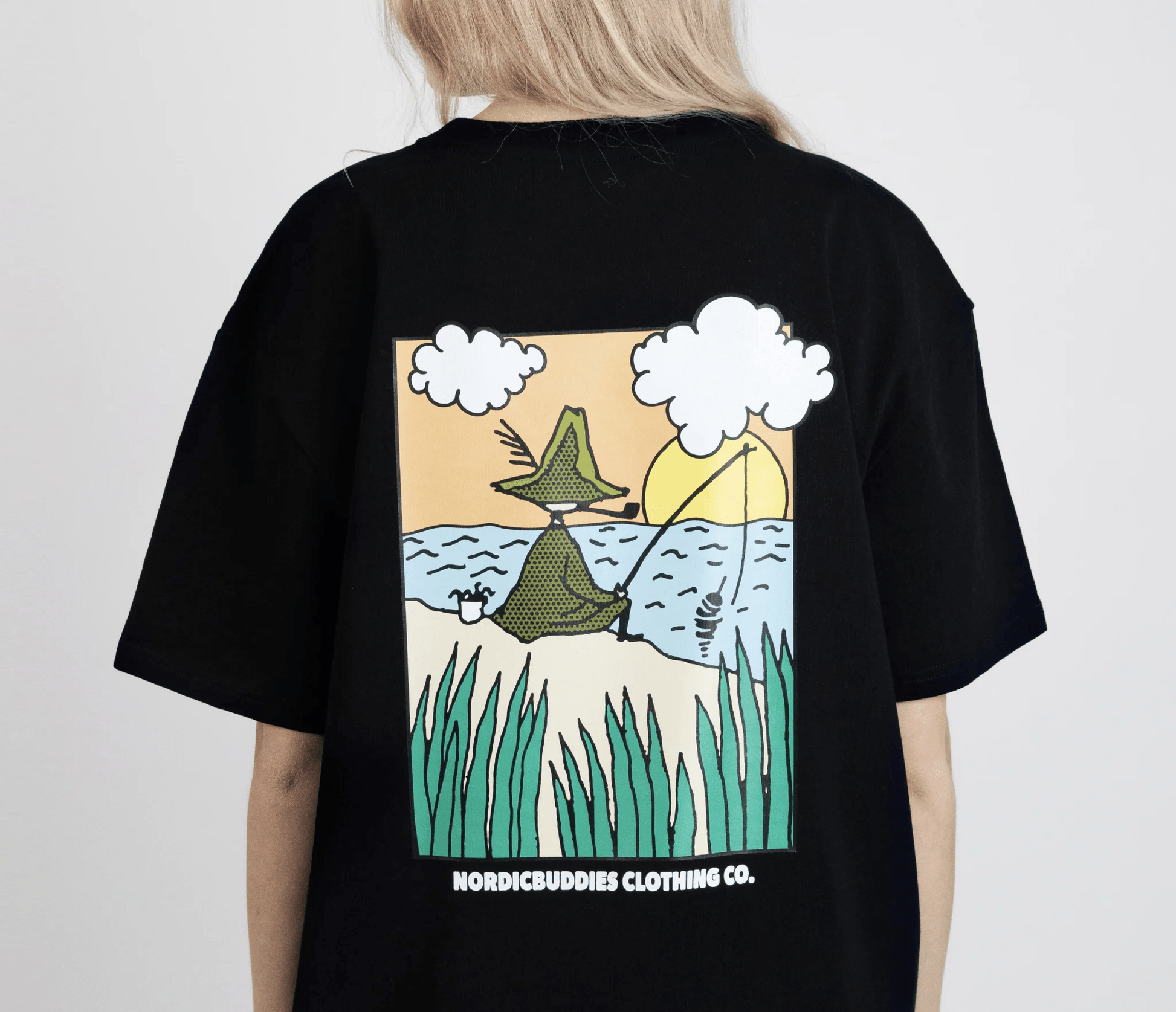 Snufkin Fishing T-Shirt Unisex - Black - Organic LifestyleSnufkin Fishing T-Shirt Unisex - BlackSnufkin Fishing T-Shirt Unisex - BlackMoomin by NordicBuddiesOrganic LifestyleSNUFKIN52D-XXLXXL