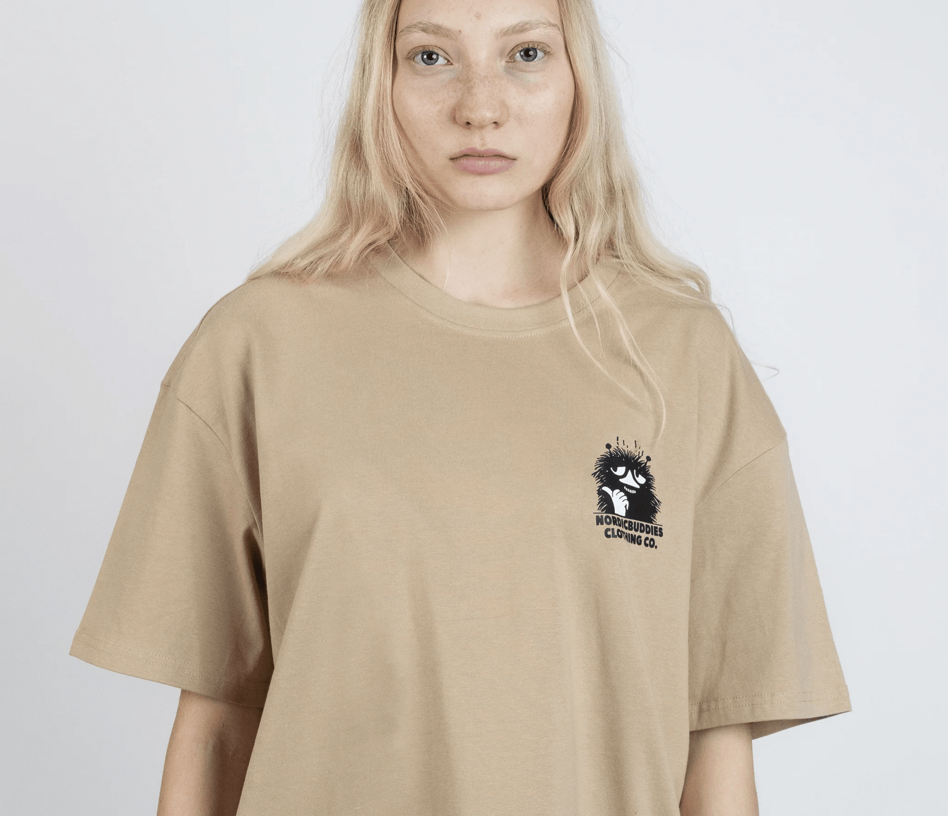 Stinky Plotting T-Shirt Unisex - Beige - Organic LifestyleStinky Plotting T-Shirt Unisex - BeigeStinky Plotting T-Shirt Unisex - BeigeMoomin by NordicBuddiesOrganic LifestyleSTINKY52F-XXLXXL