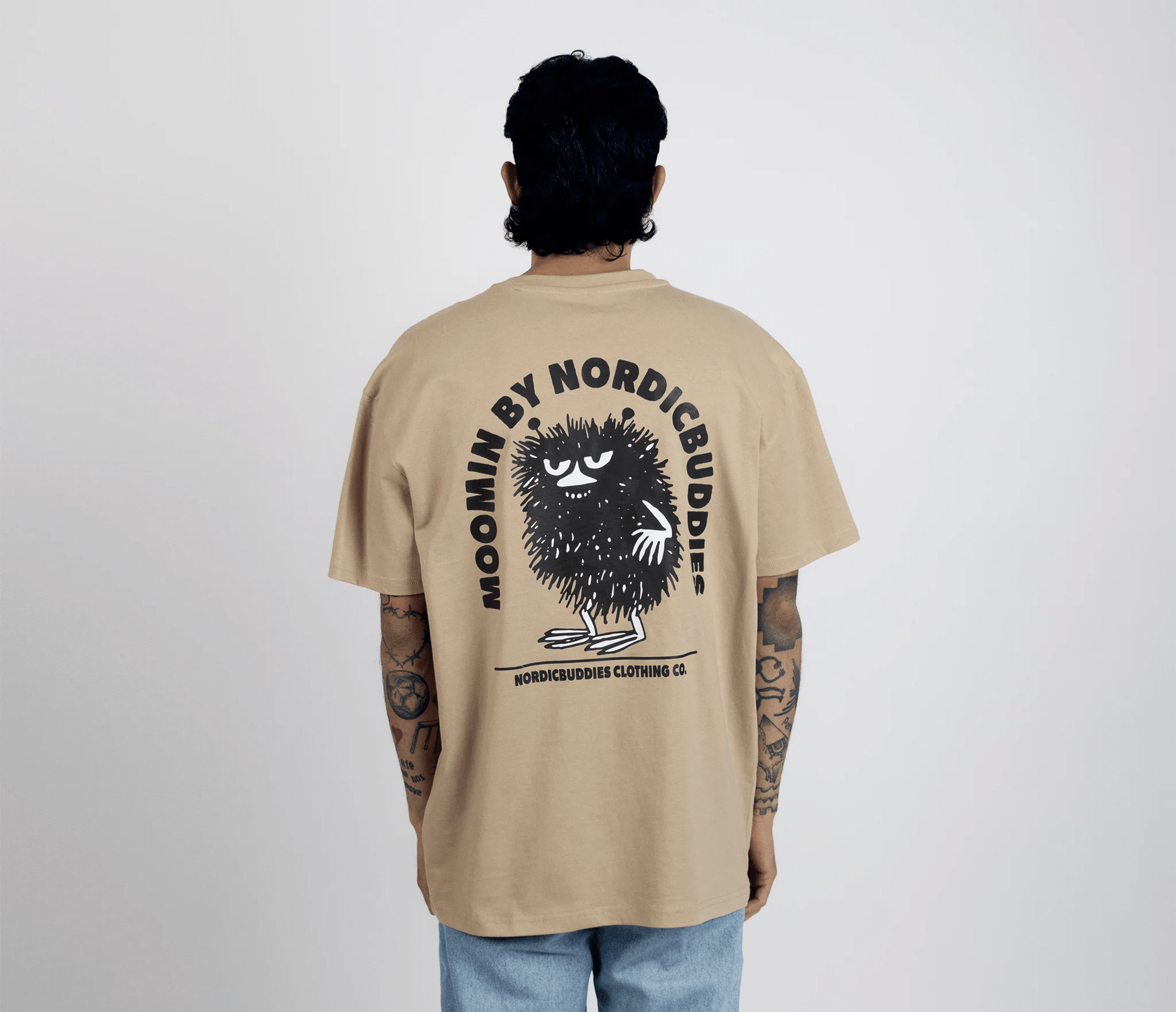 Stinky Plotting T-Shirt Unisex - Beige - Organic LifestyleStinky Plotting T-Shirt Unisex - BeigeStinky Plotting T-Shirt Unisex - BeigeMoomin by NordicBuddiesOrganic LifestyleSTINKY52F-XXLXXL
